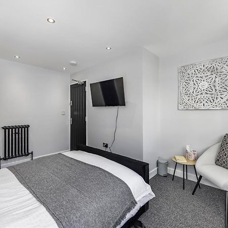 Victoria Hub Hotel Londra Exterior foto