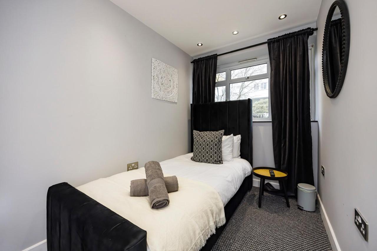 Victoria Hub Hotel Londra Exterior foto